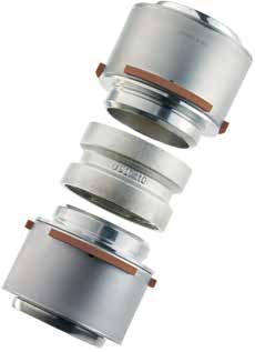 Uponor RS Kupplung in Einzelteilen: zwei Pressadapter mit Edelstahl-Presshülse und Anschlagring, Grundkörper dazwischen
